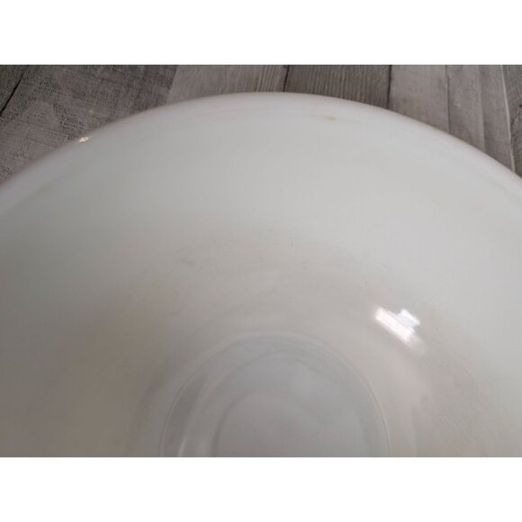 Vintage Pyrex Yellow Milk Glass Mixing Bowl 2.5 Qt - Picture 3 of 7